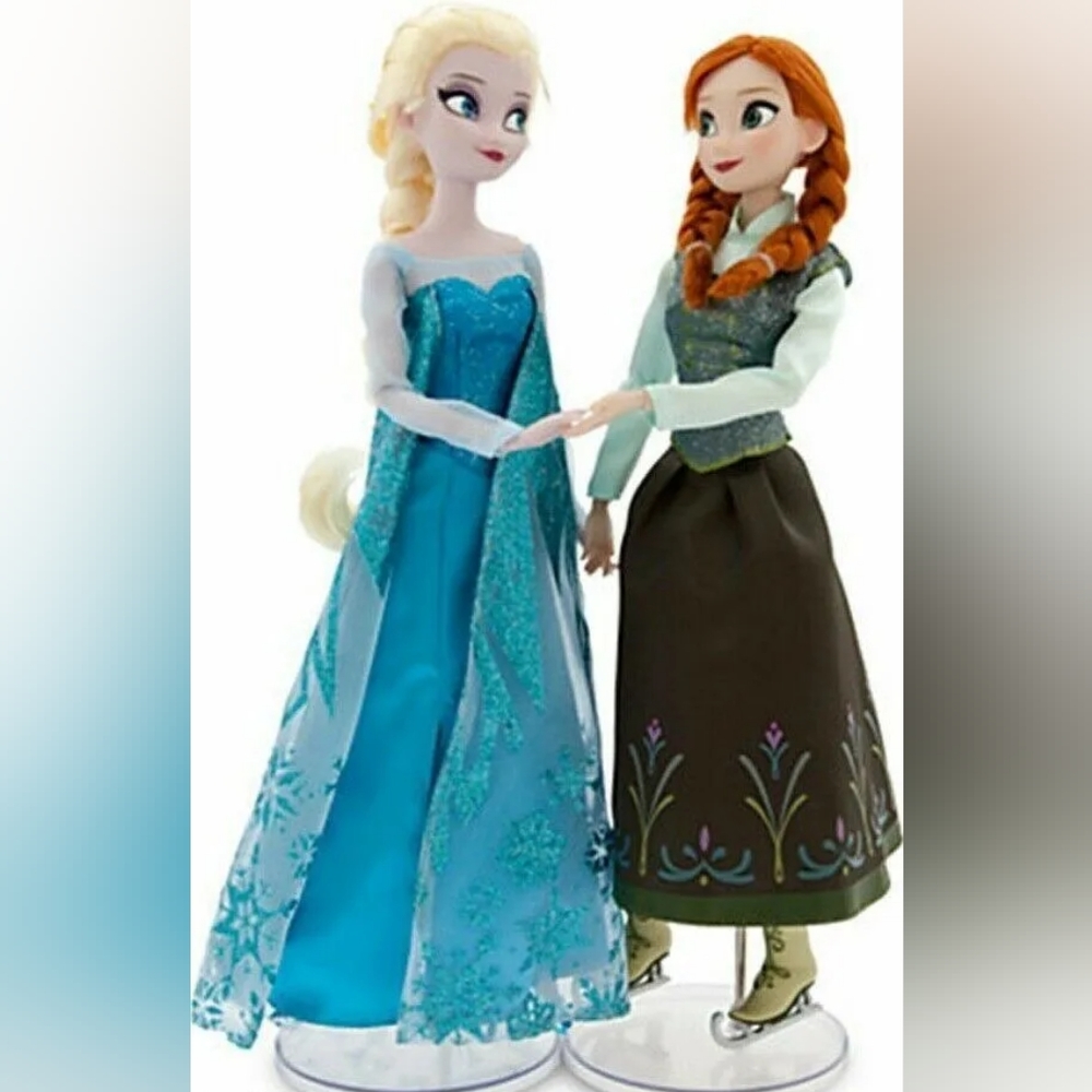 NIB: Rare Limited Edition Disney Store Frozen Elsa & Anna Ice Skating Set